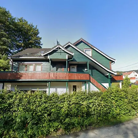 בית אירוח Comfortable - Double Bed - Private Bathroom - Free Parking - Shared Kitchen - Bus Stop And Store 2 Min Walk