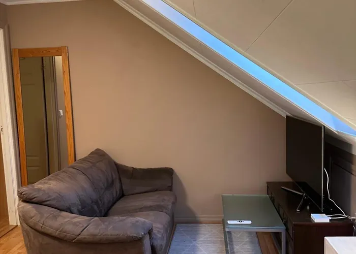 منزل للإقامة Comfortable - Double Bed - Private Bathroom - Free Parking - Shared Kitchen - Bus Stop And Store 2 Min Walk